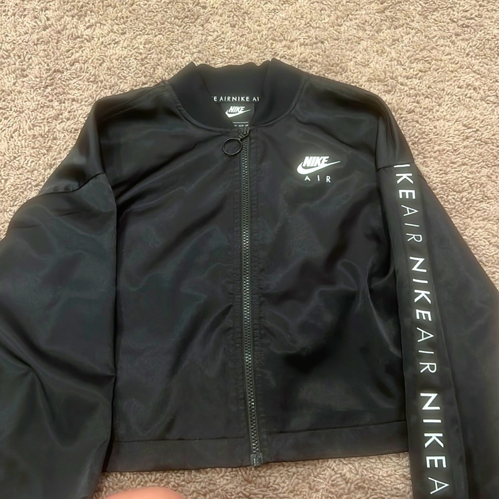 nike crop top light jacket